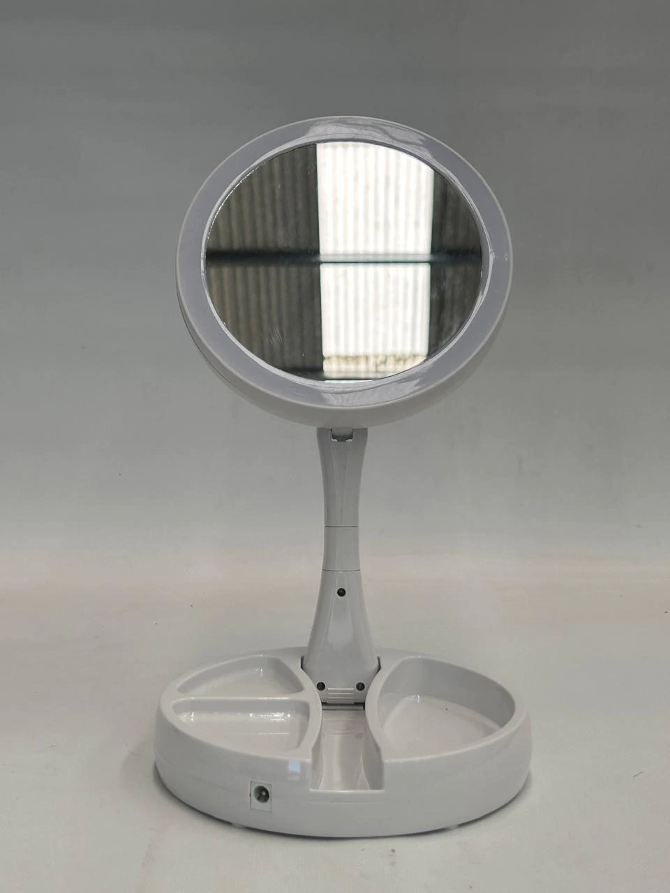 ESPEJO CON LUZ LED DE FORMA CIRCULAR *